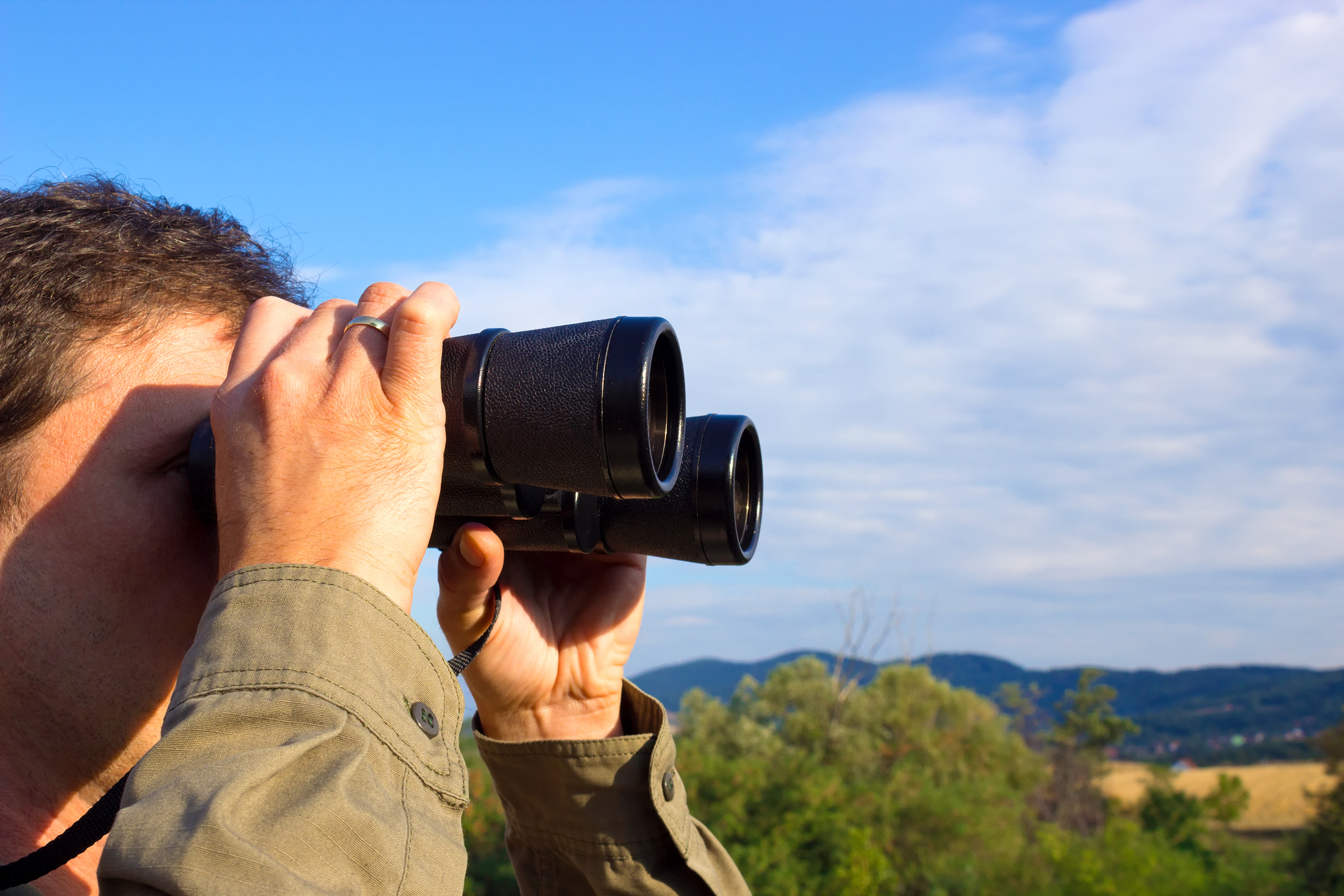Choosing The Best Binoculars For Bird Watching: Clear and Detailed Viewing